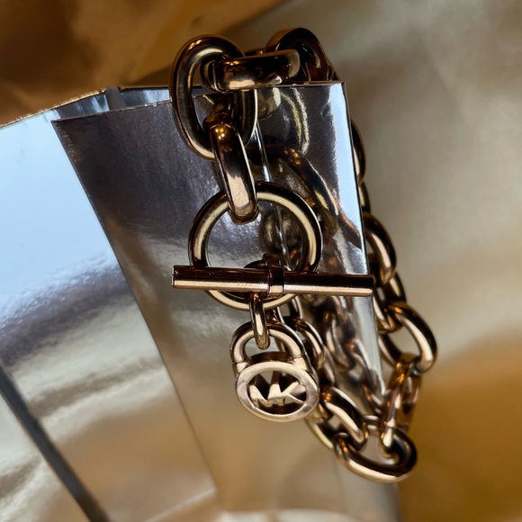 Michael Kors RoseGold Monogram Chain Bracelet; Ring & Bar Lock; 8&1/2” Long; EUC - Picture 10 of 11